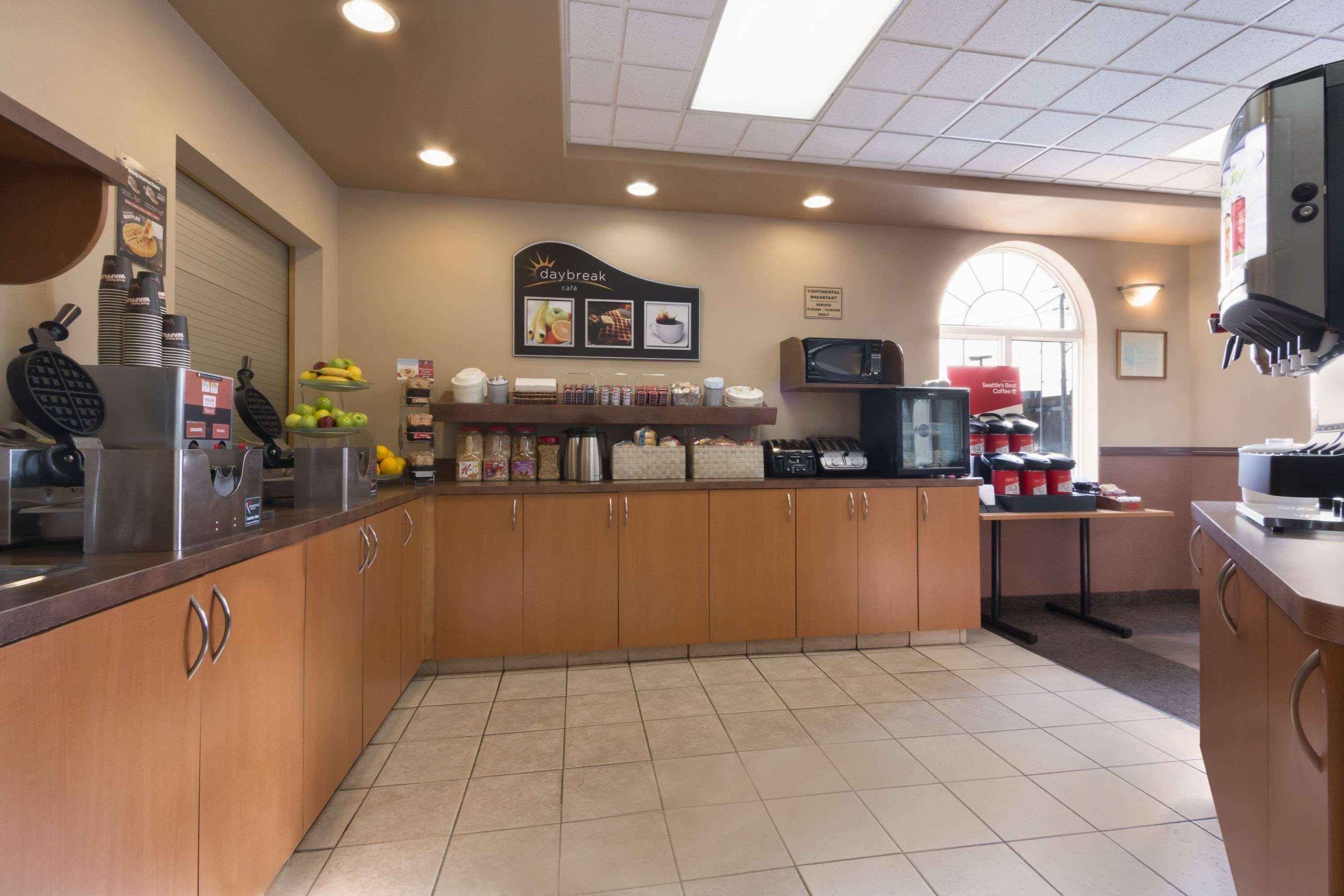 Days Inn & Suites By Wyndham Thunder Bay Exterior foto